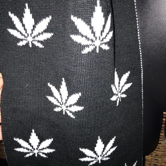 Reversible Mary Jane Scarf - Picture 5 of 5